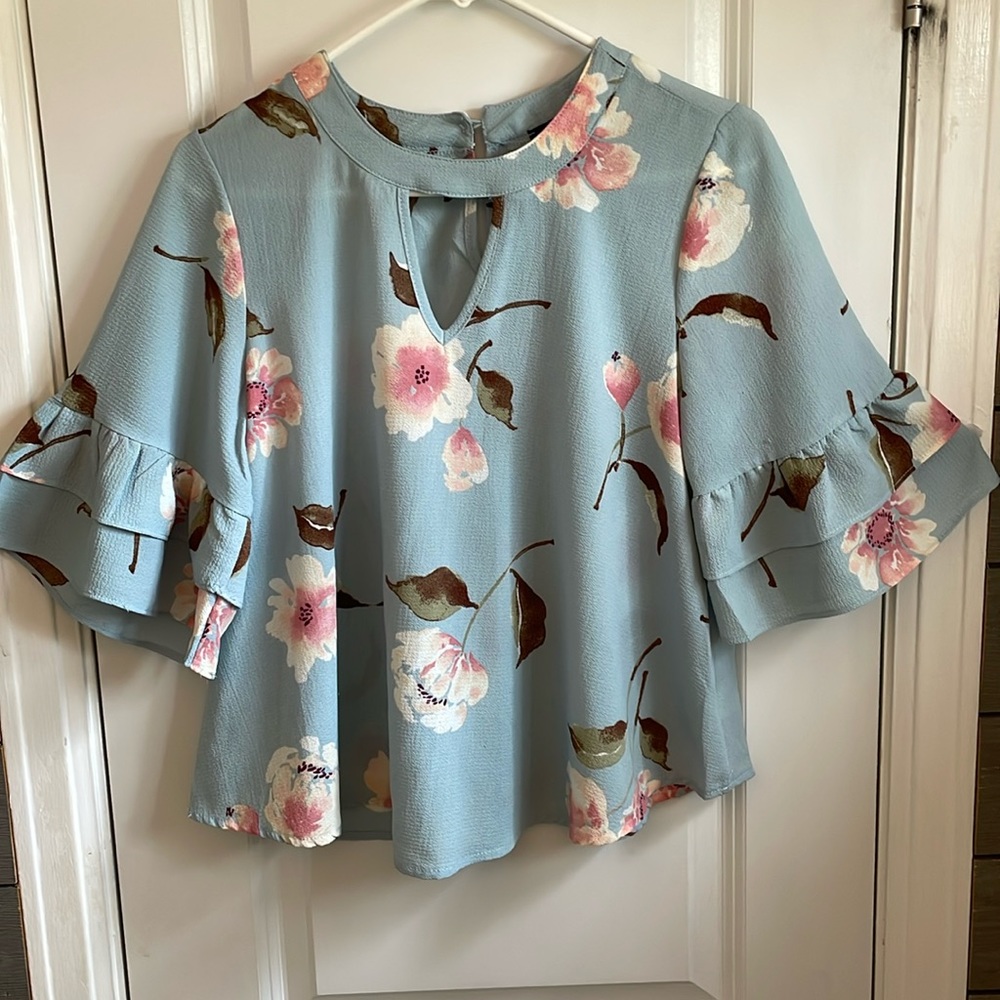 Kirious Blue/White/Pink Floral Bell Sleeve Back Keyhole Closure CropTop S EUC